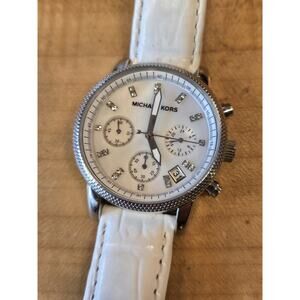 Michael Kors MK-5049 White Leather Chrongraph 37mm Ladies' Watch. New Battery